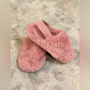 Toddler Fuzzy Slippers 🎀